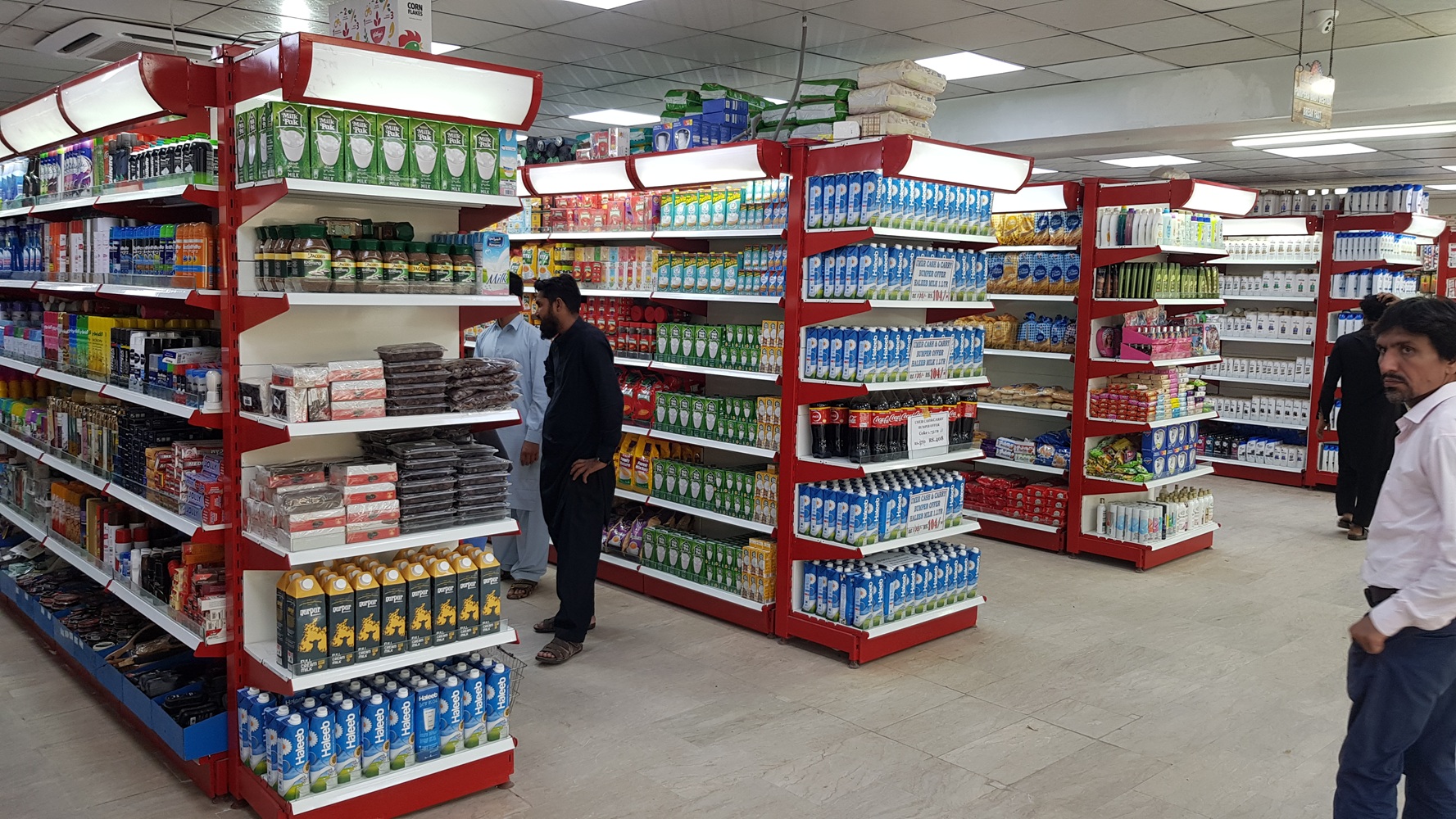display shelving for retail store